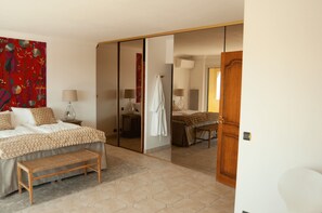 3 chambres, bureau, fer et planche à repasser, Wi-Fi gratuit