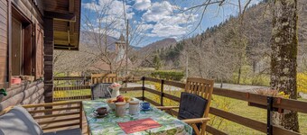Rozi's Riverside Cottage