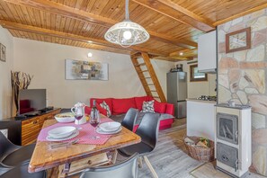 家庭小木屋, 多間臥室, 山旁 (Rozi's Riverside Cottage) | 內部