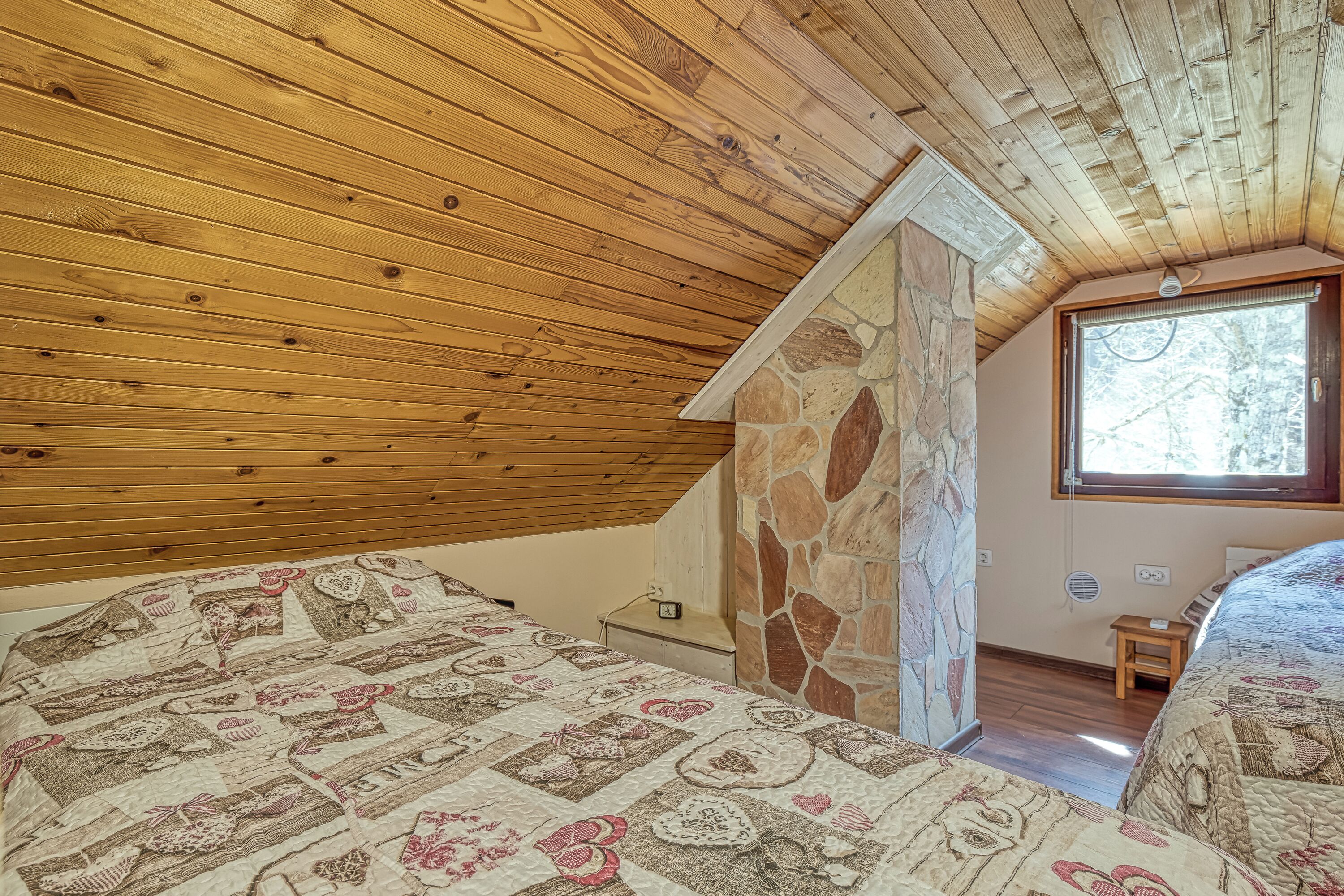 Family Chalet, Multiple Bedrooms, Mountainside (Rozi's Riverside Cottage) | 1 bedroom, free WiFi, bed sheets
