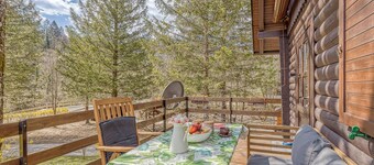 Rozi's Riverside Cottage