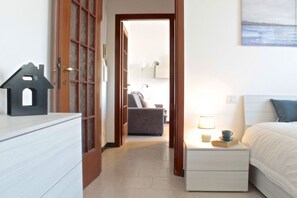 2 chambres, fer et planche à repasser, draps fournis