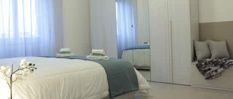 2 bedrooms, iron/ironing board, bed sheets