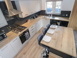 冰箱、洗碗机、电热水壶、烤面包机