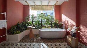 Suite (with Afternoon tea) | Een minibar, een kluis op de kamer, verduisterende gordijnen