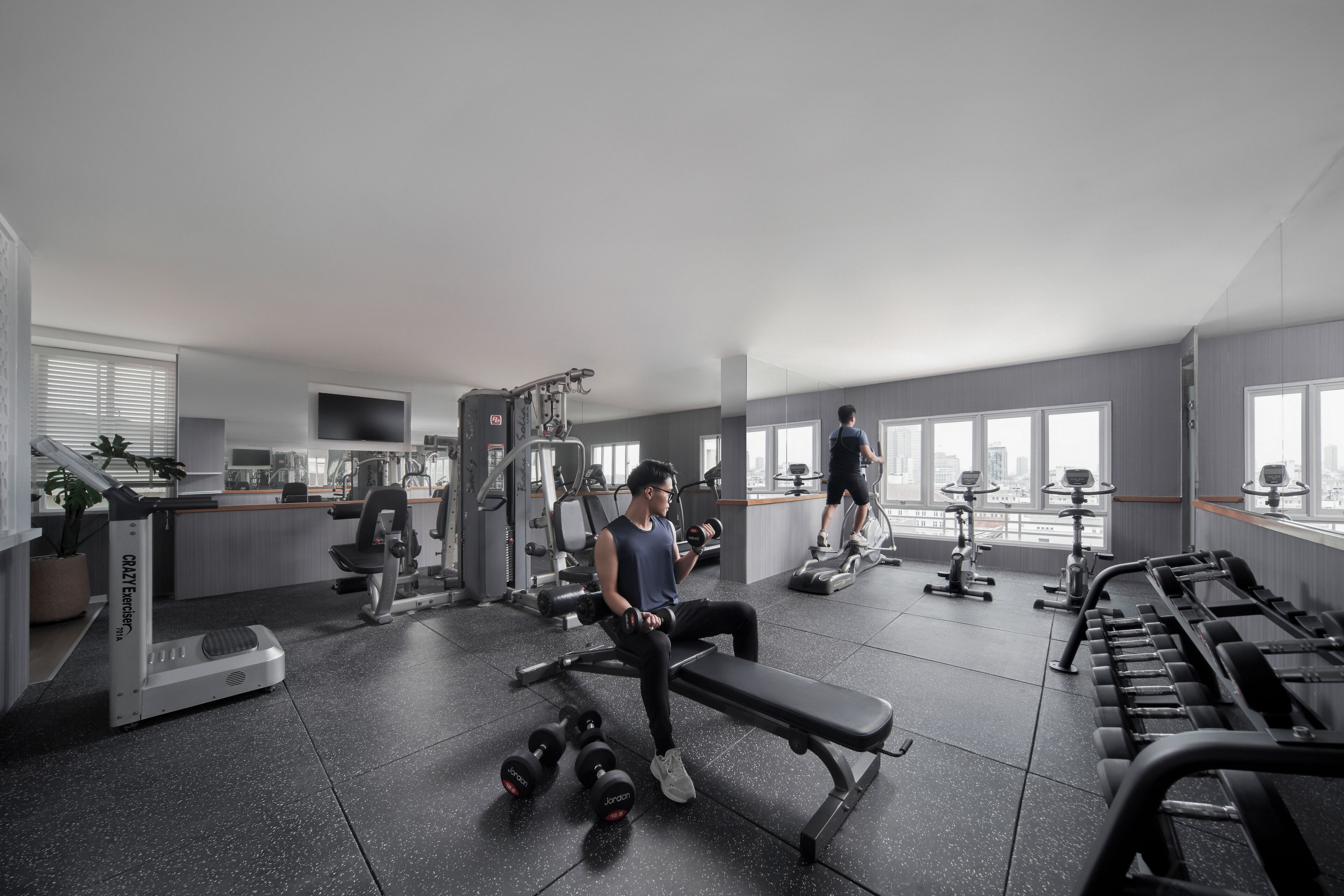 Phòng gym và khu xông hơi hỗ trợ chăm sóc sức khỏe trong thời gian lưu trú