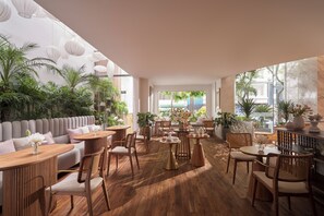 Coffee shop - Silverland Mây Hotel (Ho Chi Minh City)