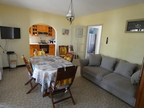 TV - Holiday Home 100m from Beach, Pets Allowed (Notre-Dame-de-Monts)