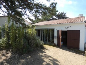 Exterior - Holiday Home 100m from Beach, Pets Allowed (Notre-Dame-de-Monts)