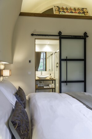 60-inch flat-screen TV with satellite channels, TV - KerkHotel Biervliet (Biervliet)