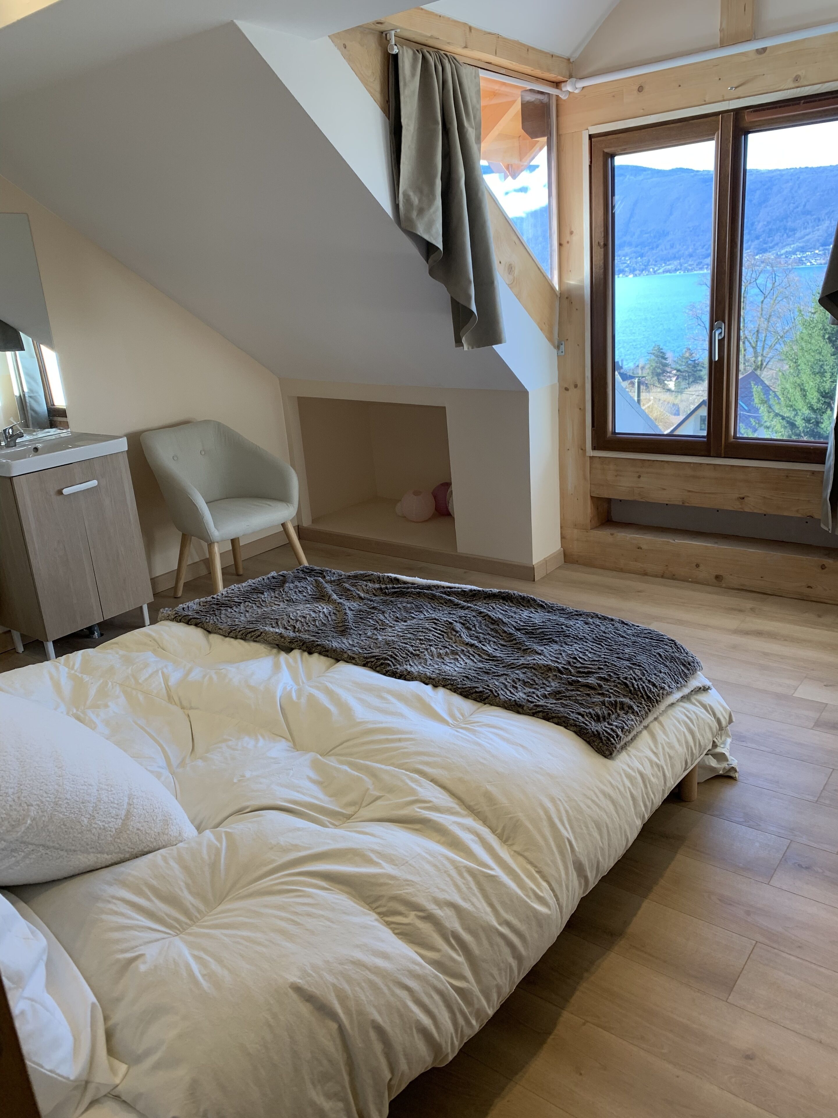 Maison de village vue lac