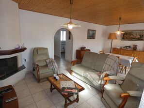 TV - Spacious house with enclosed garden, pets allowed, close to beaches (Notre-Dame-de-Monts)