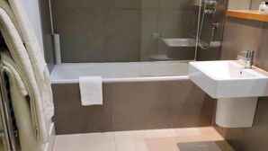 Apartment, Multiple Beds | Bathroom - H2 Apartment Canary Wharf (London)