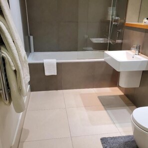Apartment, Multiple Beds | Bathroom