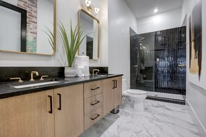 Hair dryer - New Construction Loft Style Spacious Lux Apt 101 (Atlanta)