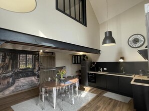 Fridge, microwave, oven, dishwasher - Warm contemporary lodging for 4, with shared pool (Louchy-Montfand)