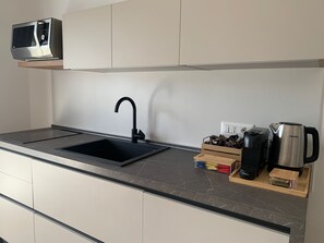 Fridge, microwave, stovetop, coffee/tea maker - Apartment in the center of Pompeii. (Pompei)