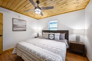 2 bedrooms, free WiFi, bed sheets - Welcome Bow- 6 guest/Hot Tub/Location (Broken Bow)