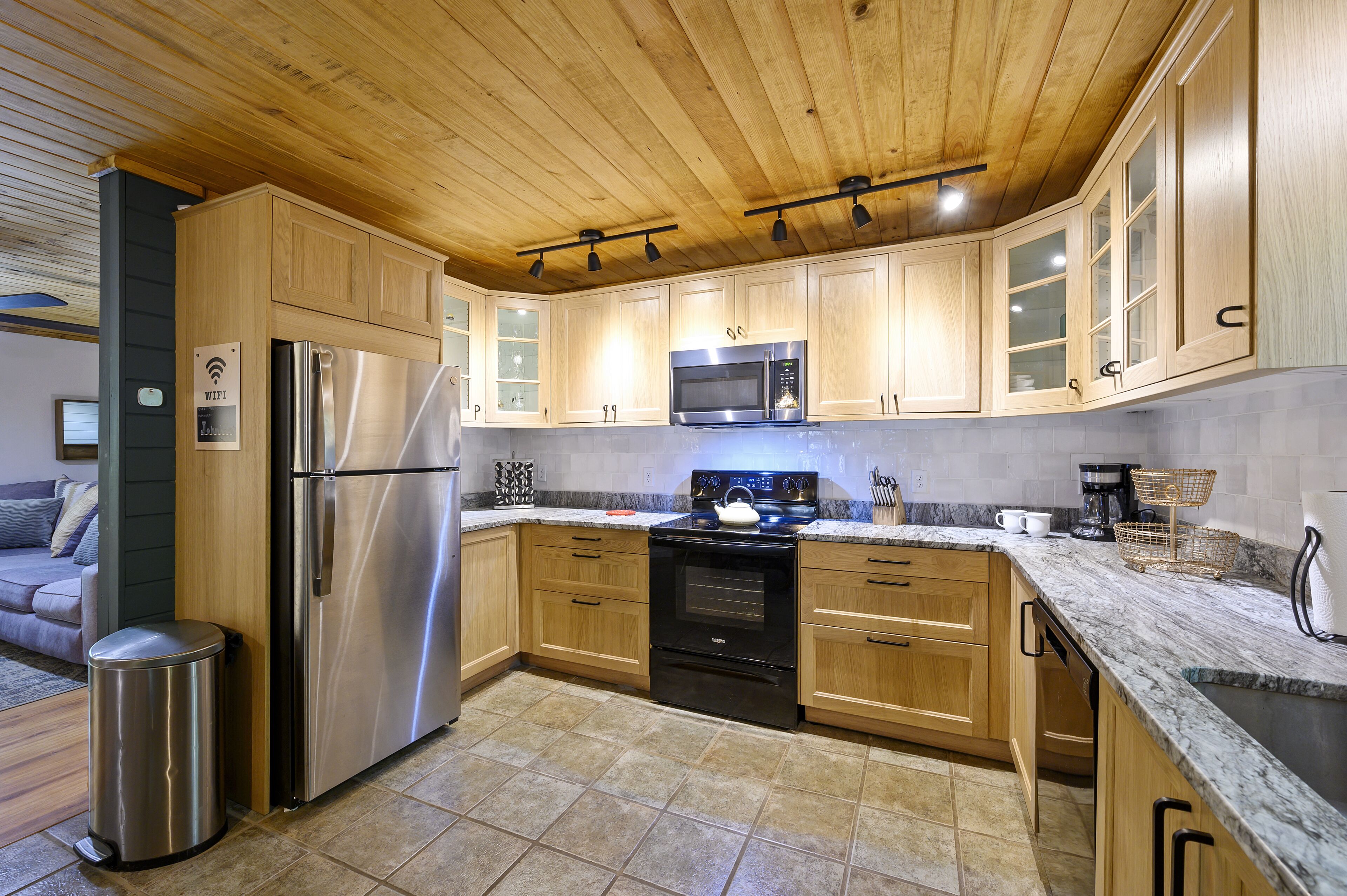 Welcome Bow- 6 guest/Hot Tub/Location