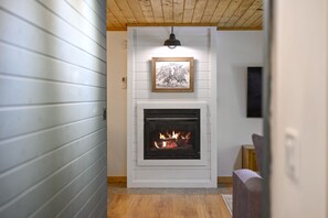 Interior - Welcome Bow- 6 guest/Hot Tub/Location (Broken Bow)