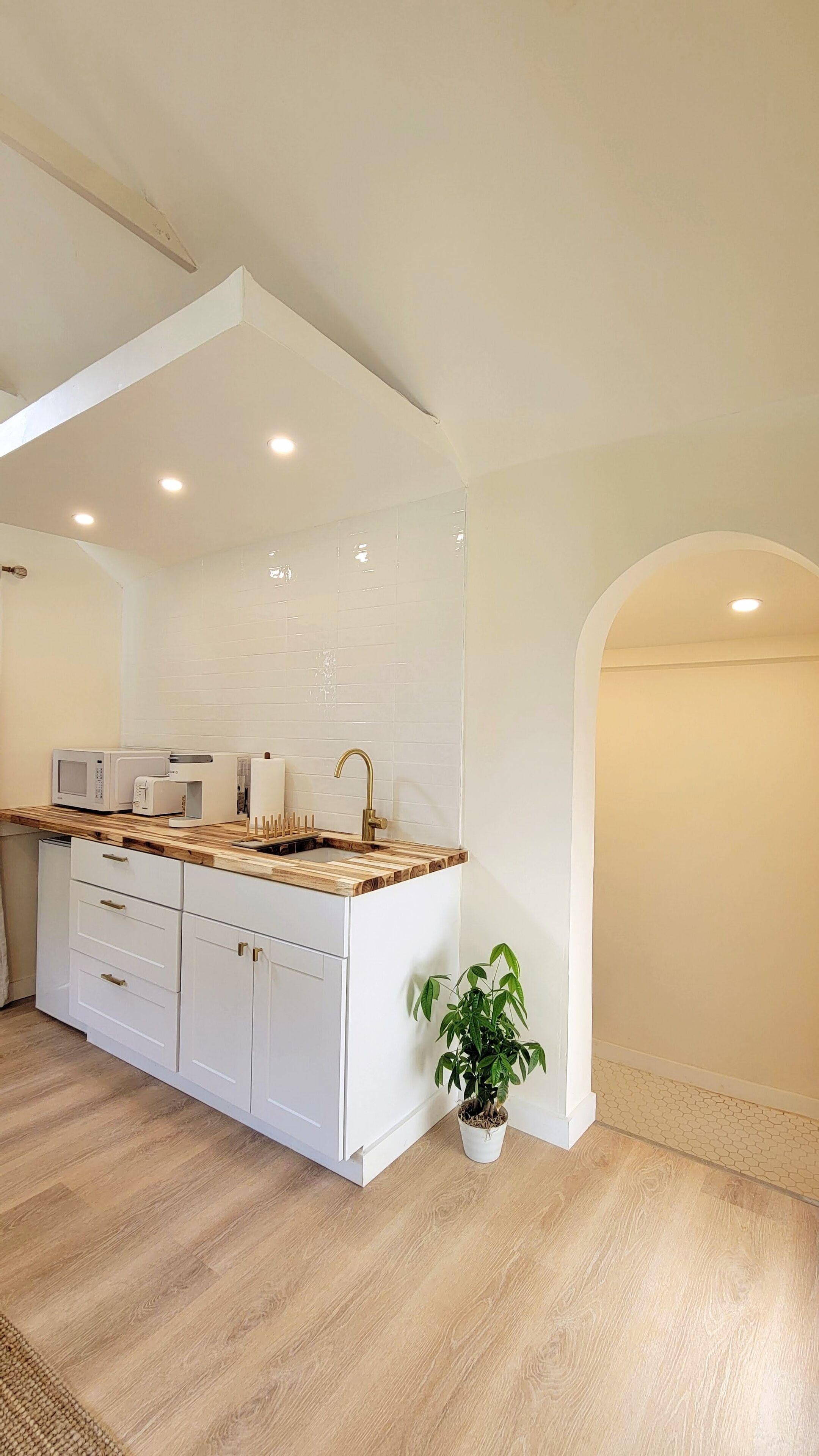 Cozy Quiet Guesthouse with Pool & Firepit