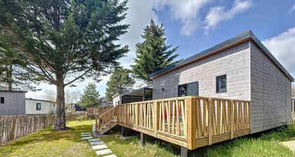 Chalet cosy avec piscine chauffée, terrasse et parking à 2 pas de la plage de Jullouville
