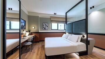 Superior Triple Room | In-room safe, individually decorated, individually furnished, desk