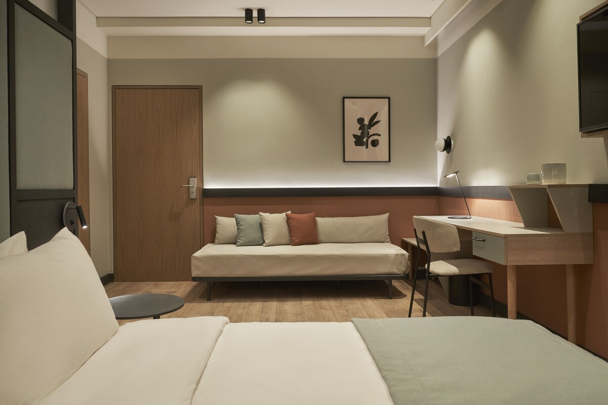 In-room safe, desk, laptop workspace, soundproofing