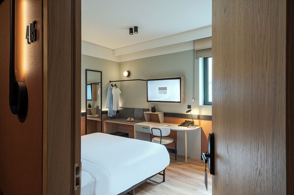 In-room safe, individually decorated, individually furnished, desk