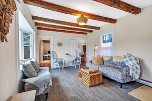 TV, peis og kontorer