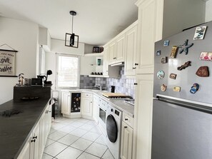 Réfrigérateur, micro-ondes, four, lave-vaisselle