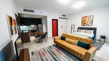 Deluxe Studio | Desk, laptop workspace, soundproofing, free WiFi