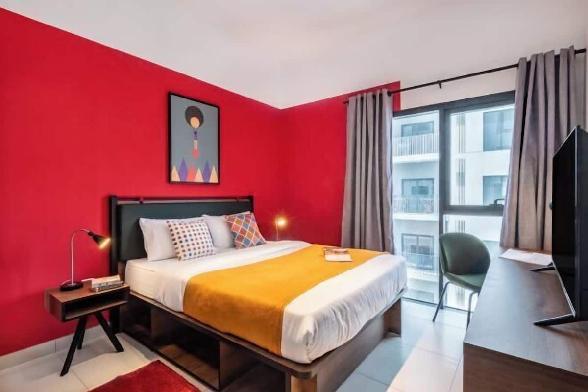 3 habitaciones, escritorio y espacio para trabajar con laptop