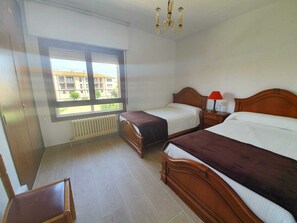 4 bedrooms, WiFi, bed sheets