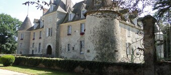 Charming Cottage: Golf, Garden, and Modern Amenities in the Heart of France