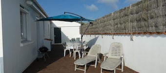 Charming 2-Bed Home in Notre-Dame-de-Monts, 1km from Beach, Pet-Friendly, with Garden & Terraces