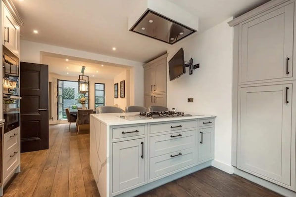 Basic House, Multiple Beds | Private kitchen