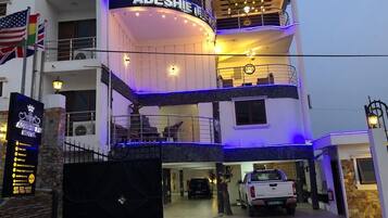 المنشأة من الخارج