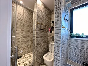 Apartment, 2 Queen Beds | Bathroom - Canary Wharf two Bedroom Apartment (London)