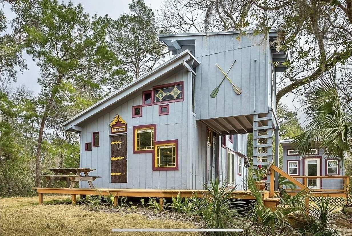 Mariner's Hideaway: A Unique Coastal Retreat