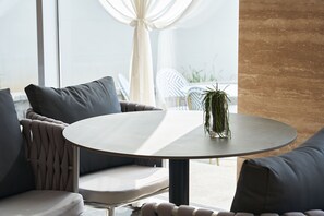 Lobby sitting area - Calacatta Hotel & Resort (Yeosu)