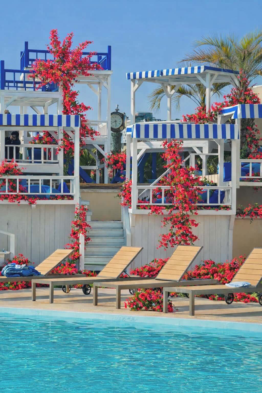 Inomhuspool, en säsongsöppen utomhuspool och cabanor (tilläggsavgift)