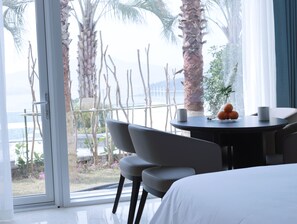 واي فاي مجانًا وملاءات أسرّة