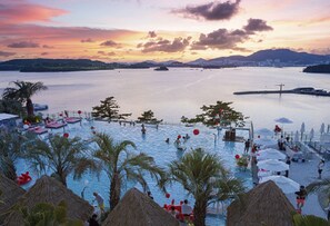 Indoor pool, seasonal outdoor pool, cabanas (surcharge) - Calacatta Hotel & Resort (Yeosu)