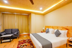 高级双人房 | 高档床上用品、羽绒被、记忆海绵床垫、客房内保险箱