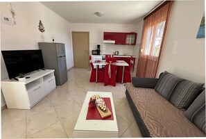 TV - TROGIR, OKRUG GORNJI, Simba 1 apt. (Okrug Gornji)