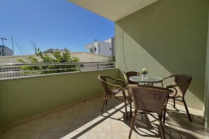 Outdoor dining - Trogir, Okrug Gornji, Simba 1 apt (Okrug Gornji)