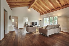 TV - Interlaken Loft with Large Terrace (Interlaken)