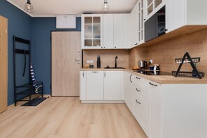 Refrigerador, microondas, parrilla de estufa y lavavajillas 