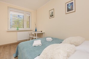 2 chambres, fer et planche à repasser, Wi-Fi, draps fournis